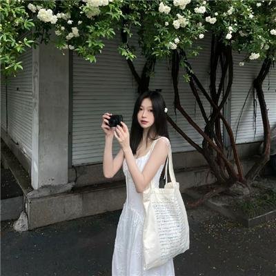 色肉毒蝎女